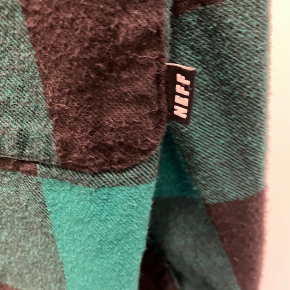 Juniors medium Neff top - Picture 3 of 3